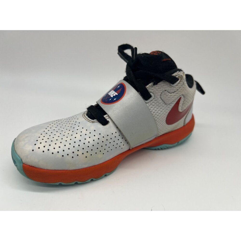 Nike Team Hustle D Sneakers Size 3 Youth
